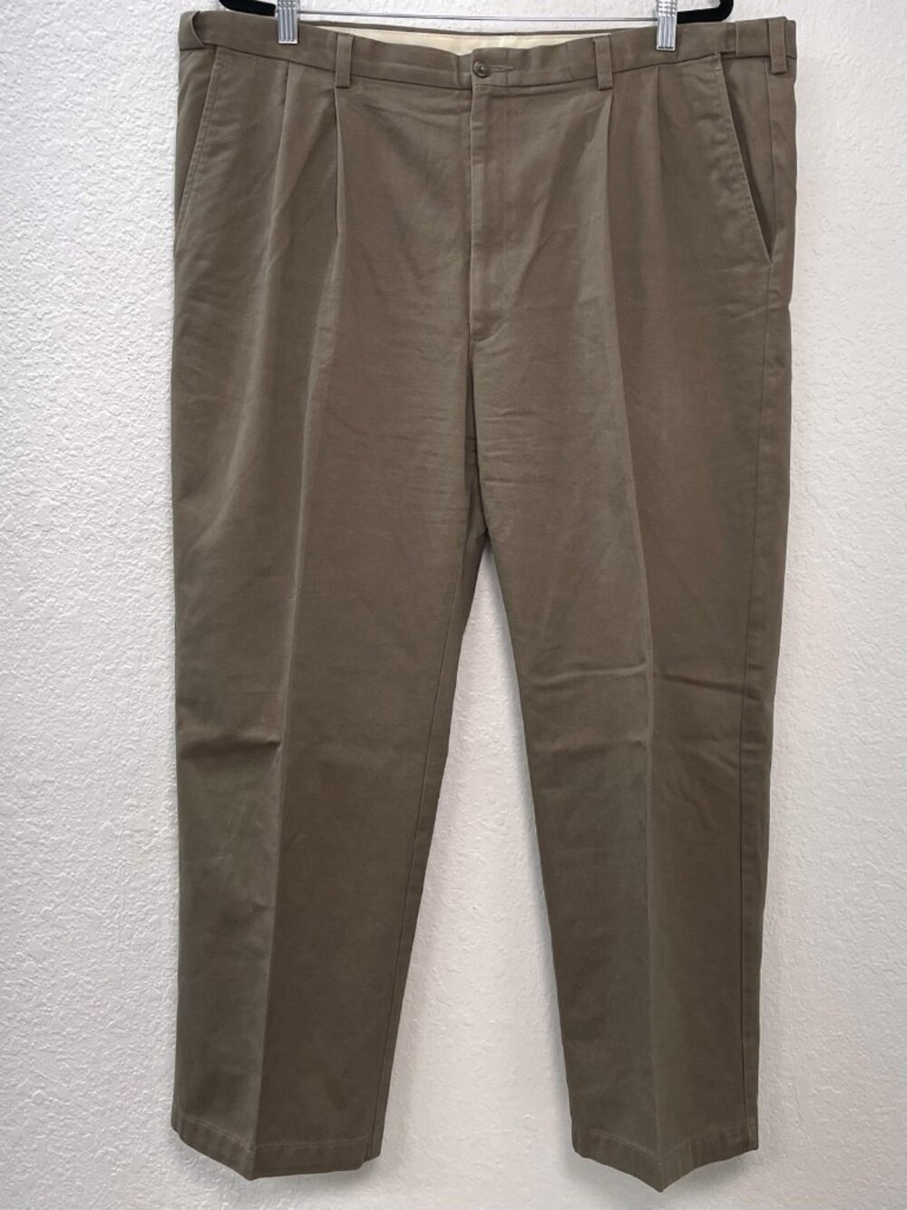 HAGGAR Mens 44x30 Taupe 100% Cotton CHINOS Pants Pleated Expandable Waist EUC